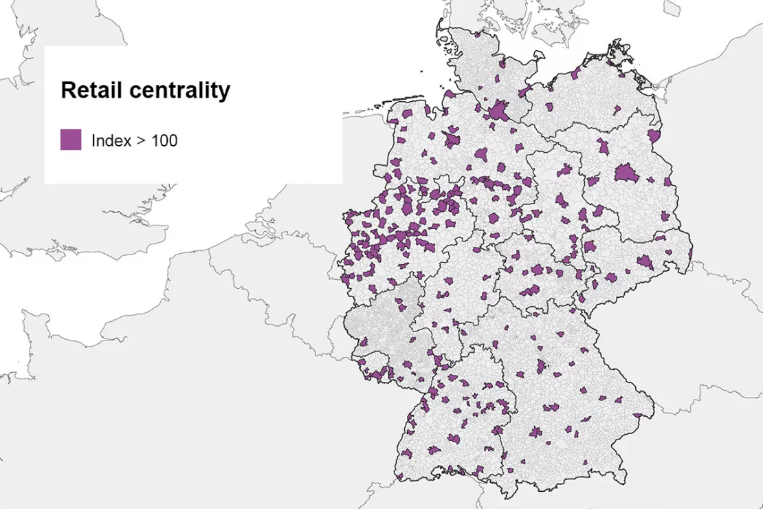 High retail centrality in communities with 30,000 inhabitants or more